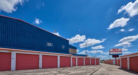 StorageMart en W Silver Spring Dr - Milwaukee Almacenamiento cerca de usted